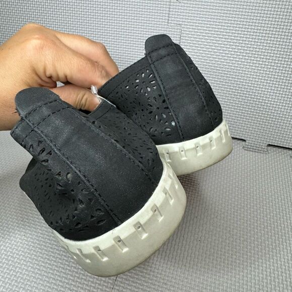 JSport Ladies' Laser Cut Floral Pattern Slip On Shoes BLACK SIZE‎ 9M - Picture 6 of 11